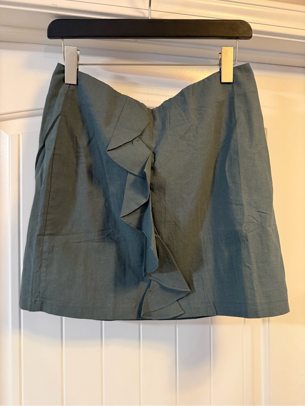 DAVI & DANI Ruffle Front Mini Skirt